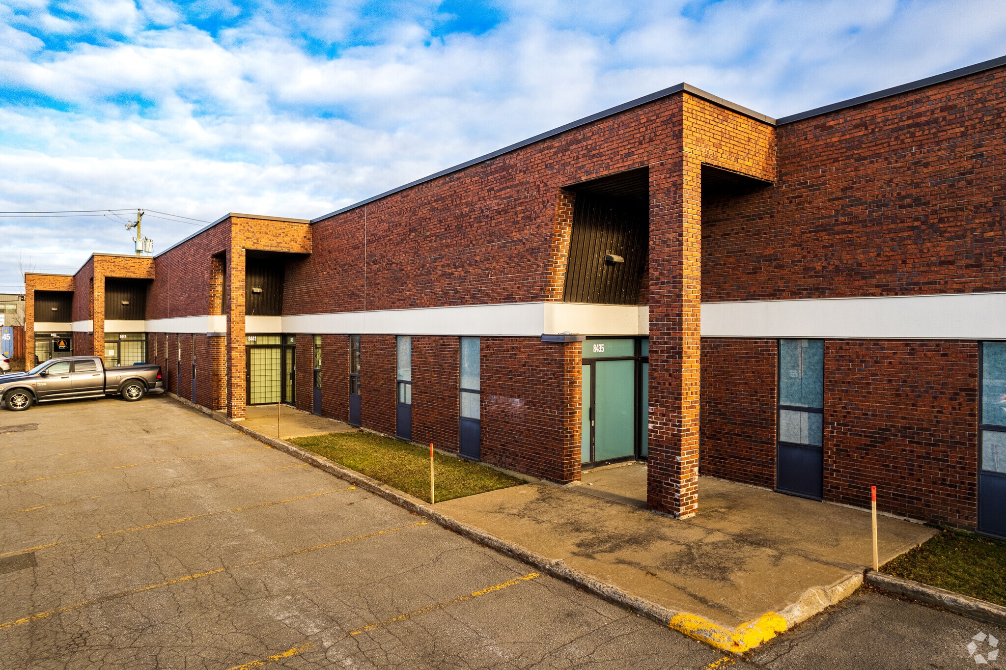8411-8451 Ch Dalton, Mont-Royal, QC for lease Primary Photo- Image 1 of 12