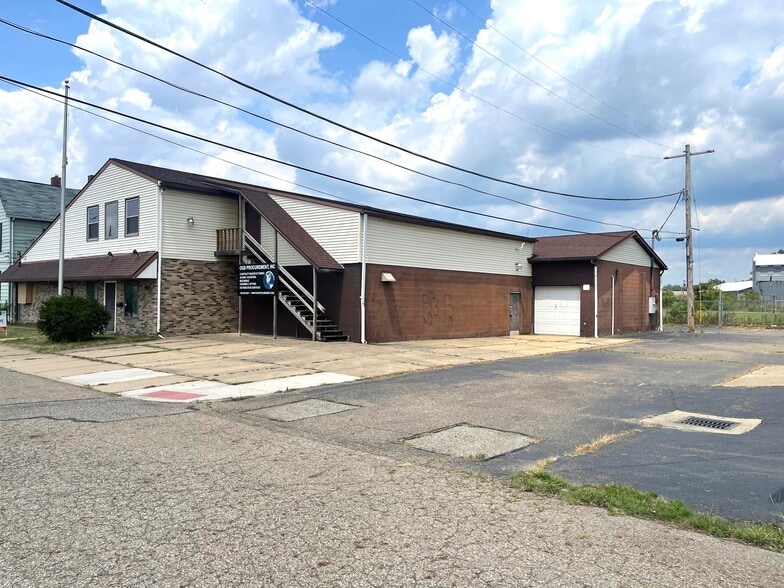 1107 Melchoir Pl & 806 Cook Ave portfolio of 2 properties for sale on LoopNet.ca - Building Photo - Image 2 of 28