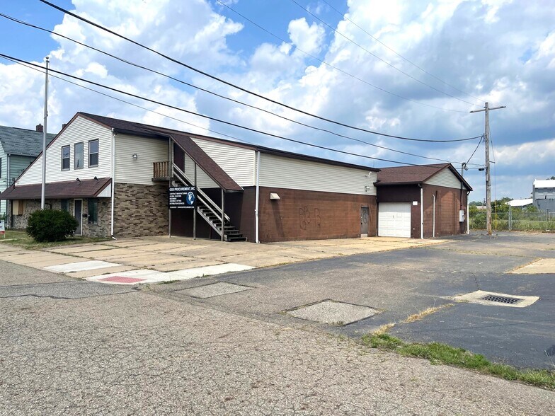 1107 Melchoir Pl SW, Canton, OH à vendre - Photo du bâtiment - Image 2 de 25