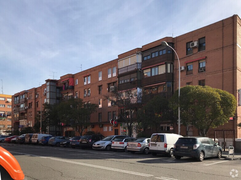 Avenida de Abrantes, 43, Madrid, Madrid à louer - Photo du bâtiment - Image 2 de 2