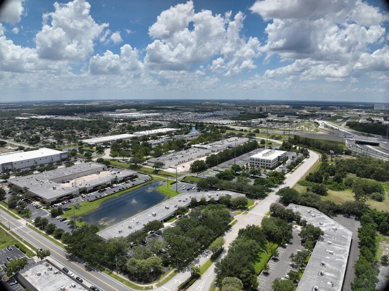 7300-7356 Greenbriar Pky, Orlando, FL à louer - Communauté Matterport - Image 2 de 32