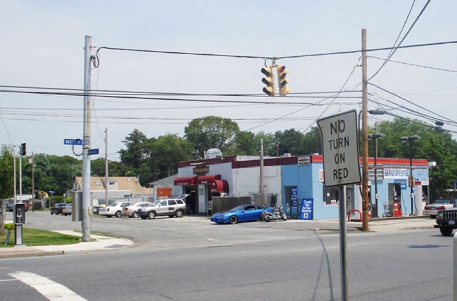 1535 Montauk Hwy, Oakdale, NY à louer - Photo du bâtiment - Image 3 de 7
