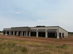 1001 Industrial Ct, Weatherford, TX for lease Interior Photo- Image 1 of 3
