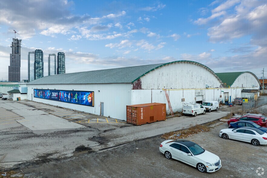 7551 Jane St, Vaughan, ON à vendre - Photo du bâtiment - Image 1 de 1