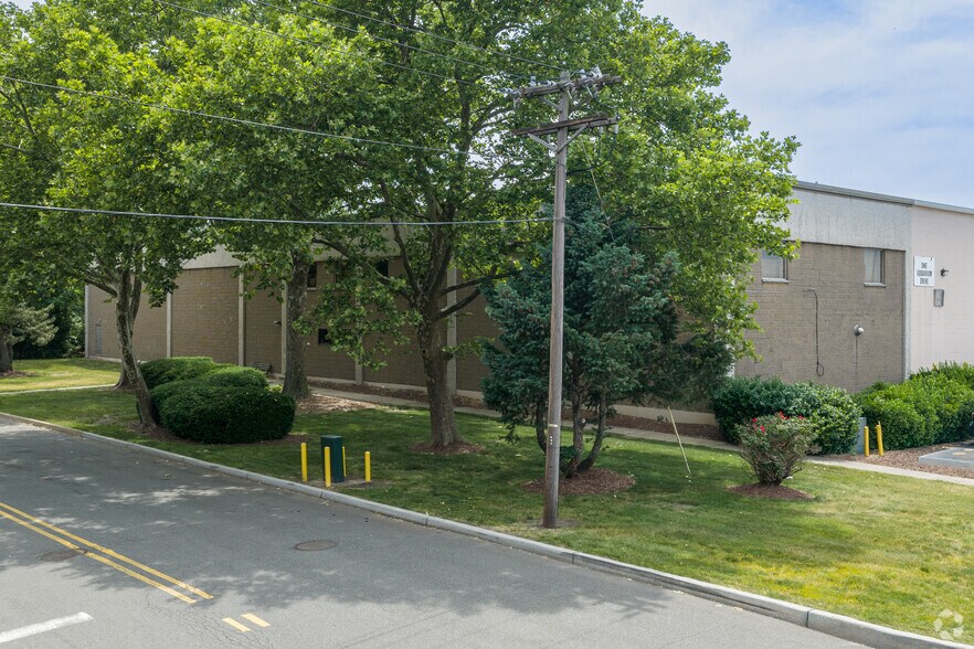 1 Aquarium Dr, Secaucus, NJ à louer - Photo du bâtiment - Image 3 de 6