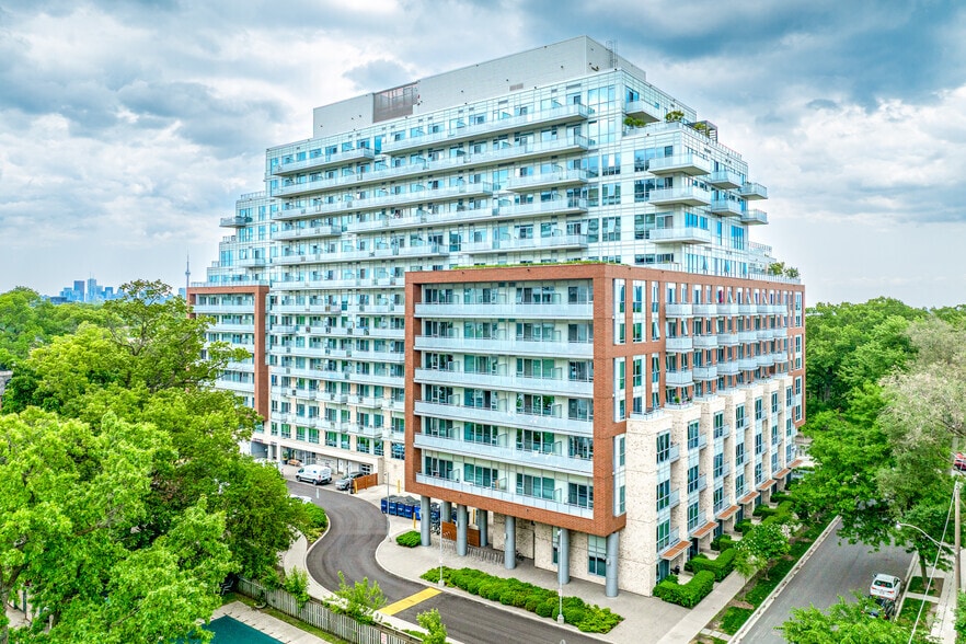 1830 Bloor St W, Toronto, ON à vendre - Photo du bâtiment - Image 2 de 3