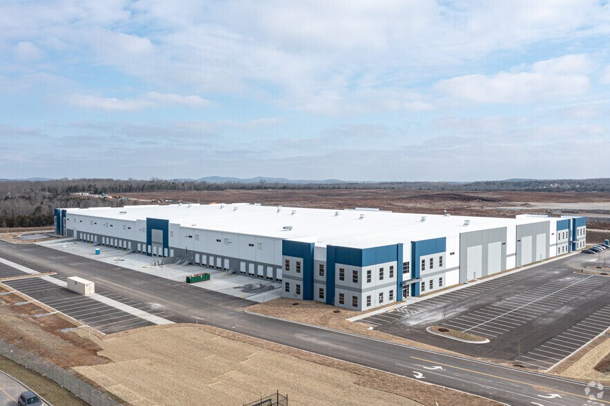 2500 Marty Robbins Dr, Lebanon, TN à louer - Photo du bâtiment - Image 3 de 5