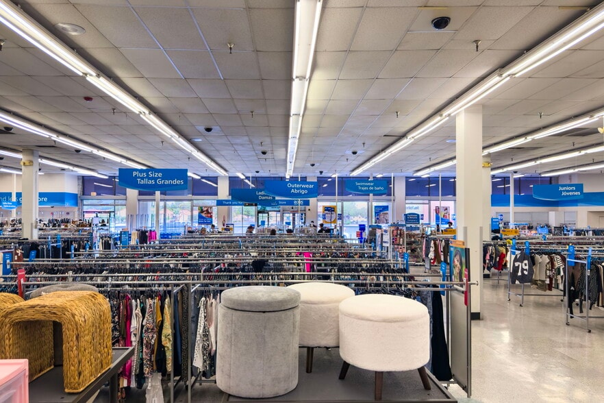 2420 E Desert Inn Rd, Las Vegas, NV for sale - Building Photo - Image 3 of 10