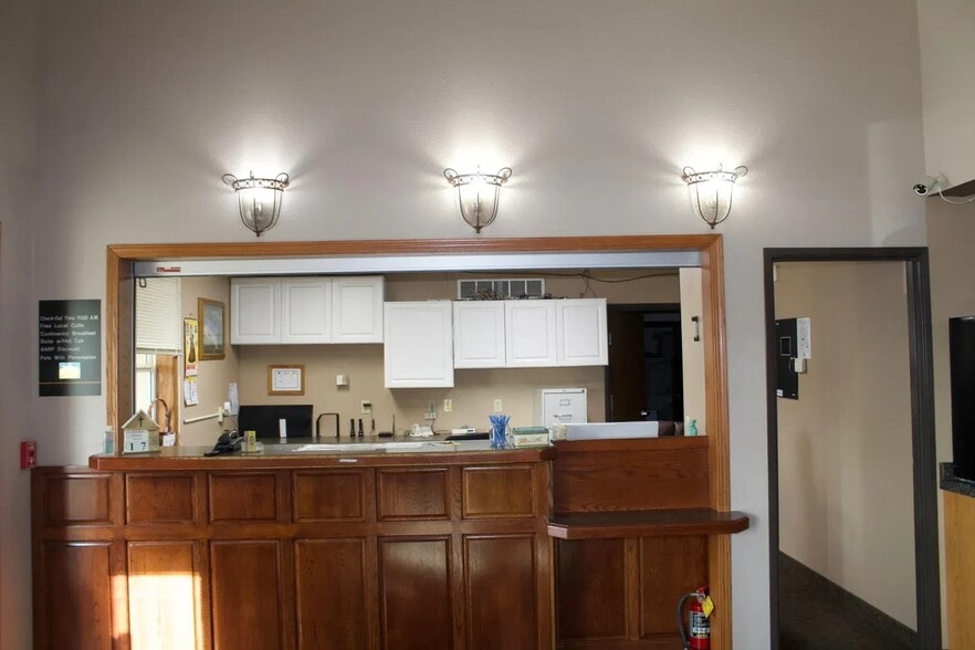 288 US Highway 14 W, De Smet, SD for sale - Interior Photo - Image 2 of 10