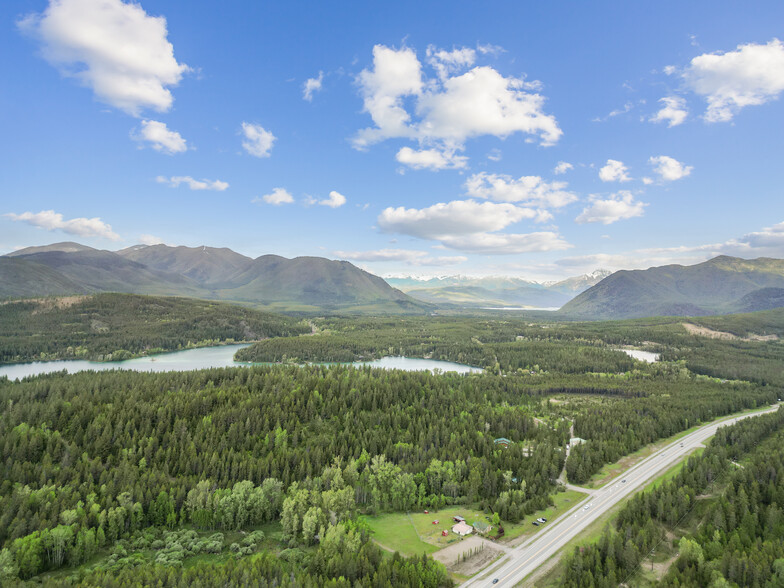 11315 US Highway 2 E, West Glacier, MT à vendre - Photo du b timent - Image 2 de 21