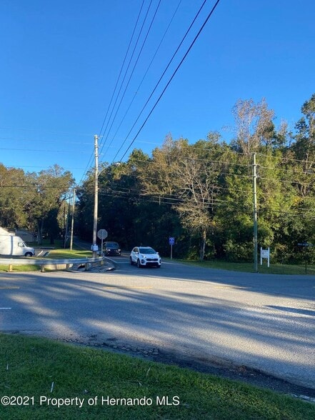 Ponce De Leon Ave, Brooksville, FL à vendre - Photo du bâtiment - Image 2 de 7