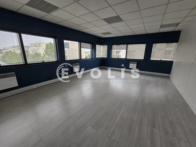 Bureau dans Chilly-Mazarin à vendre - Photo intérieure - Image 2 de 11