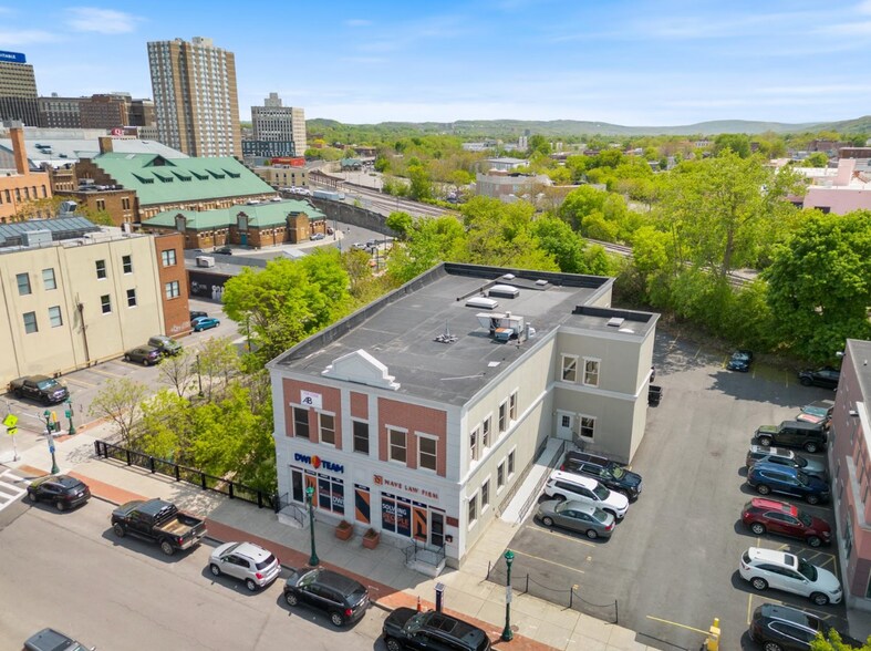Walton Street Office portefeuille de 2 propriétés à vendre sur LoopNet.ca - Photo du bâtiment - Image 3 de 15