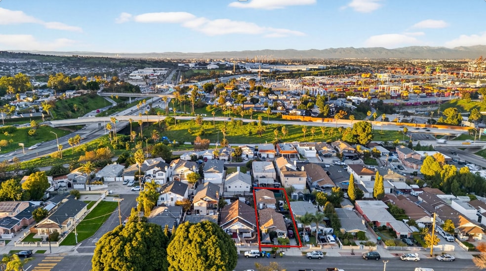 578 W Oliver St, San Pedro, CA à vendre - Photo principale - Image 1 de 10