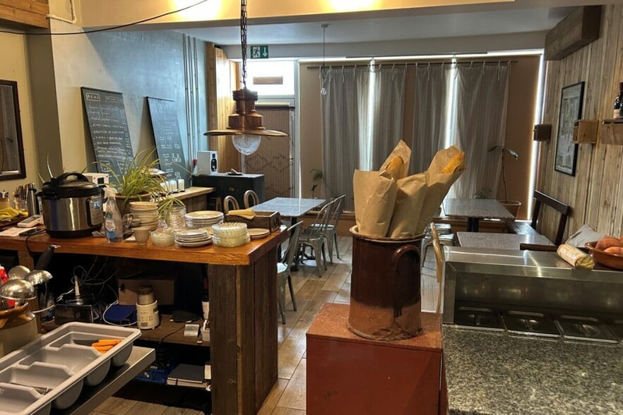 87 Fore St, Kingsbridge for sale - Interior Photo - Image 3 of 4