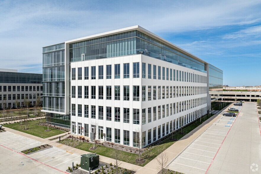 6275 W Plano Pky, Plano, TX à louer - Photo du bâtiment - Image 3 de 40