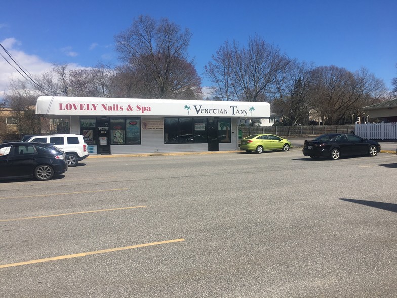 648 Metacom Ave, Warren, RI for sale - Building Photo - Image 1 of 1