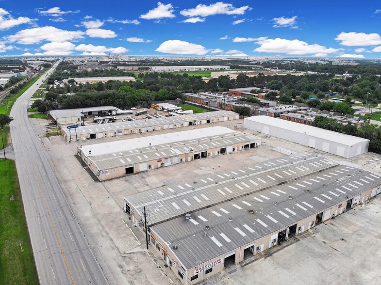 10205 Market St, Jacinto City, TX for lease - Building Photo - Image 1 of 9