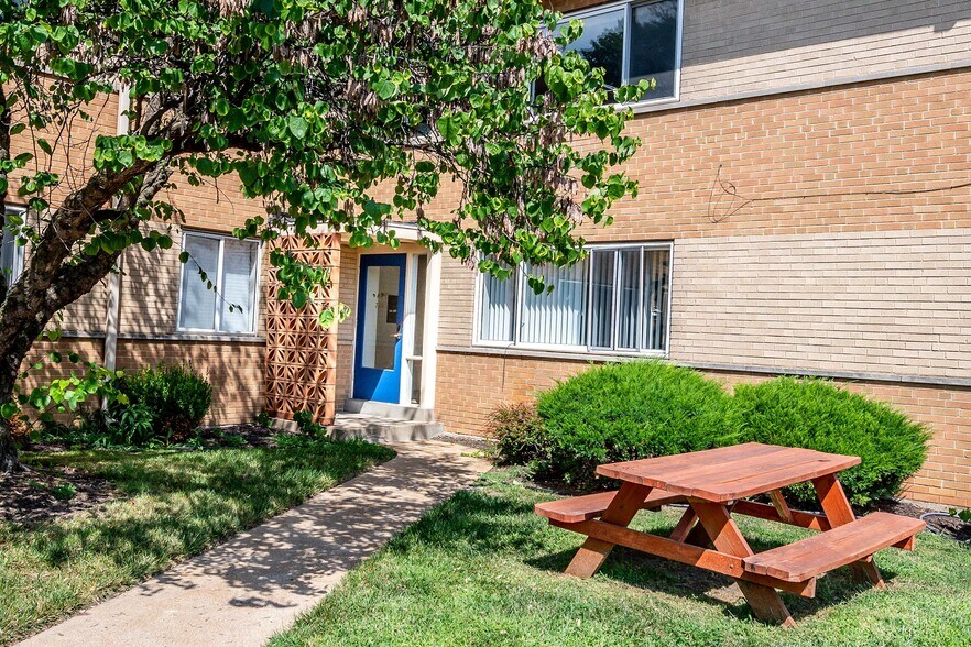 7361 Dale Ave, Saint Louis, MO à vendre - Photo du bâtiment - Image 2 de 18