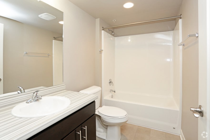 1440 Locust St, Des Moines, IA for lease - Interior Photo - Image 2 of 33