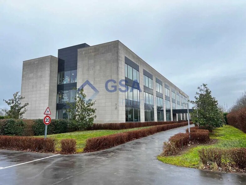 Office in Lieusaint for lease - Building Photo - Image 1 of 4