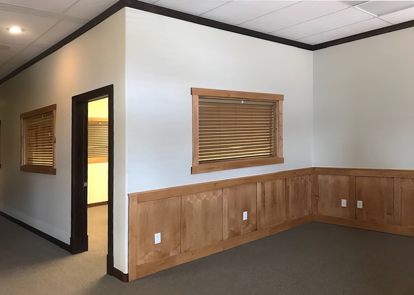 703 N Larch Ave, Sisters, OR for lease Building Photo- Image 1 of 3