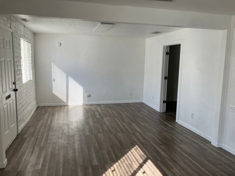 5226 Commerce Dr, Salt Lake City, UT for lease - Building Photo - Image 2 of 11