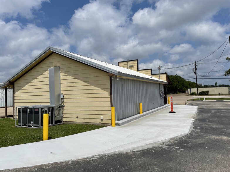 5315 College St, Beaumont, TX for lease - Building Photo - Image 2 of 5