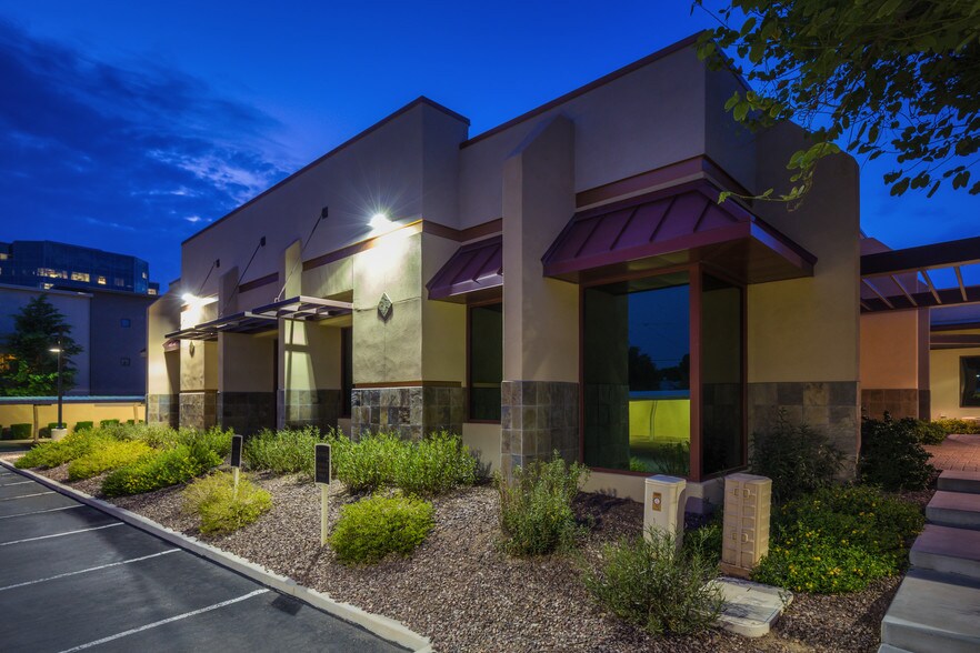 2701 E Camelback Rd, Phoenix, AZ for lease - Building Photo - Image 1 of 8
