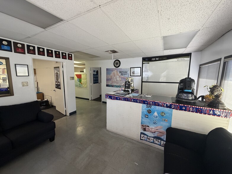 17520-17538 Studebaker Rd, Cerritos, CA for lease - Building Photo - Image 2 of 7