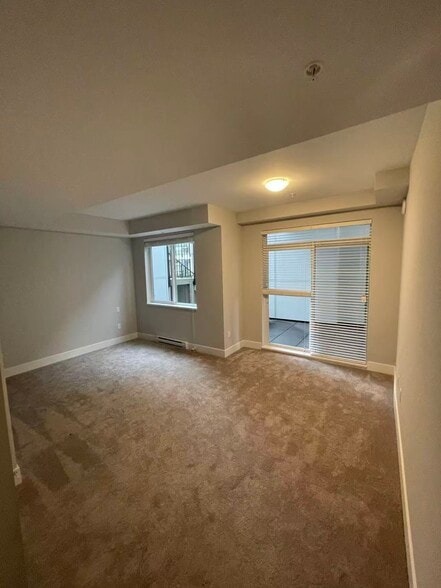 2180 Kelly Av, Port Coquitlam, BC à vendre - Photo du bâtiment - Image 2 de 3