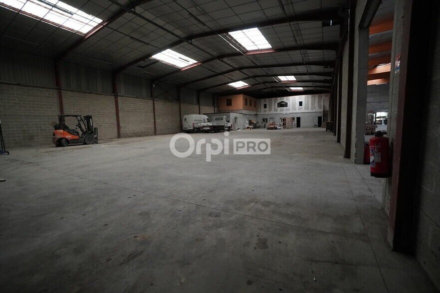 Flex in Quetigny for sale - Building Photo - Image 2 of 9