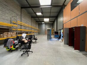 Flex in Chaponost for lease Interior Photo- Image 2 of 5