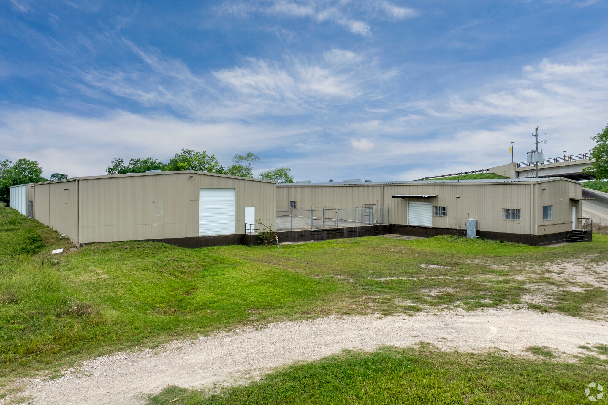 7002 Bissell Rd, Manvel, TX for lease Primary Photo- Image 1 of 51