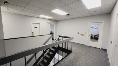 318-320 Bear Hill Rd, Waltham, MA for lease Interior Photo- Image 2 of 8