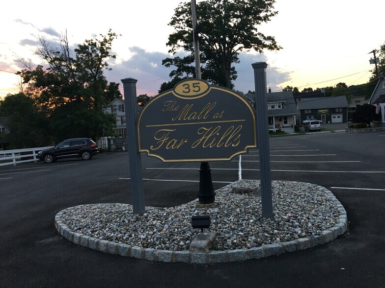 35 US Highway 202, Far Hills, NJ à louer - Photo du bâtiment - Image 3 de 15