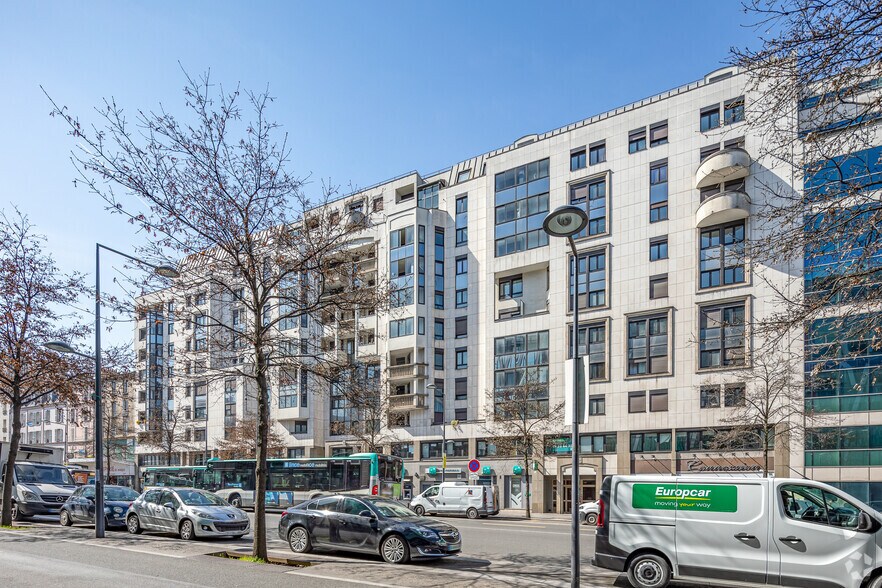 Bureau dans Le Kremlin-Bicêtre à louer - Photo du bâtiment - Image 2 de 3