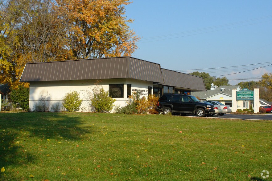 1553 Alpine Ave NW, Grand Rapids, MI à vendre - Photo du bâtiment - Image 2 de 5
