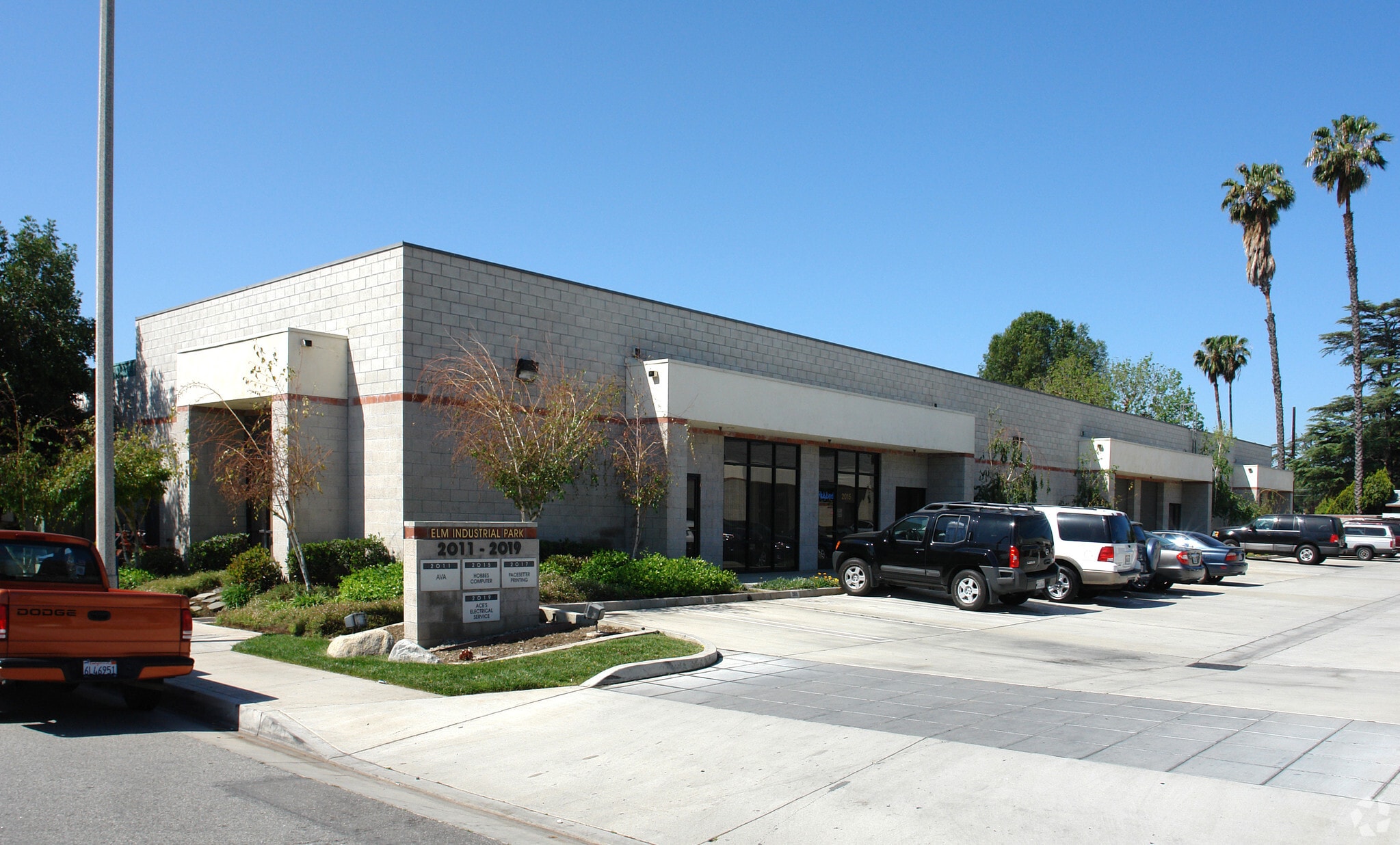 2011-2019 S Myrtle Ave, Monrovia, CA for lease Primary Photo- Image 1 of 6