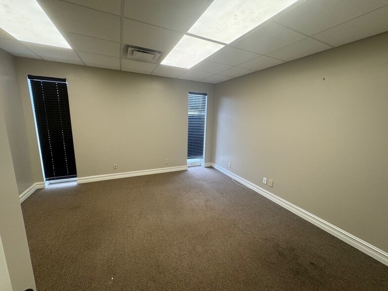 6935 E 12th St, Tulsa, OK for lease - Building Photo - Image 2 of 10