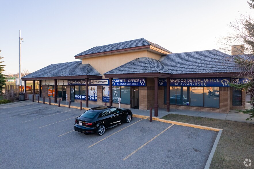 Hawkwood Village Shopping Centre portefeuille de 8 propriétés à vendre sur LoopNet.ca - Photo principale - Image 2 de 8