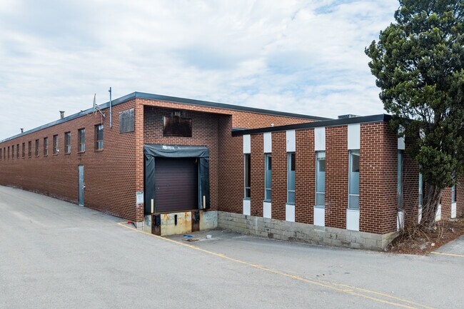 Plus de détails pour 120 St Regis Cres, Toronto, ON - Industriel à louer