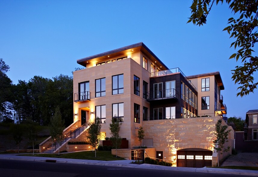 328 Barry Ave S, Wayzata, MN for sale - Building Photo - Image 1 of 1