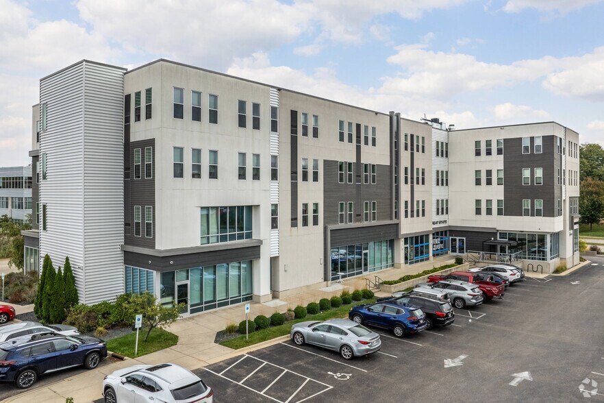 2500 Rimrock Rd, Madison, WI à louer - Photo du bâtiment - Image 2 de 23