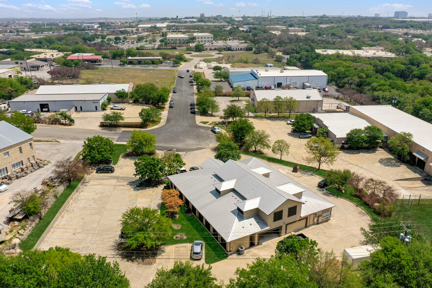 12703 Spectrum Dr, San Antonio, TX à louer - Photo principale - Image 1 de 28