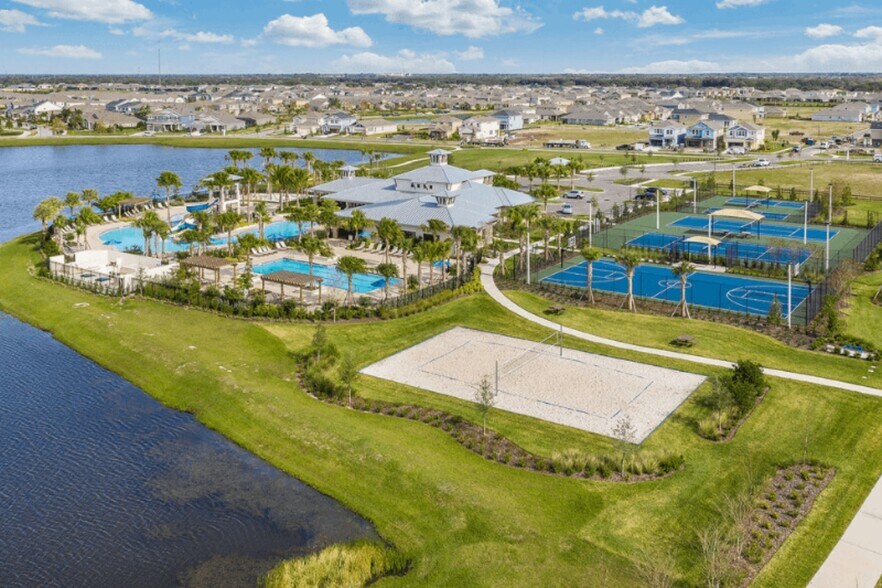 2802 NE 19th Av, Apollo Beach, FL à vendre - Photo du bâtiment - Image 2 de 2