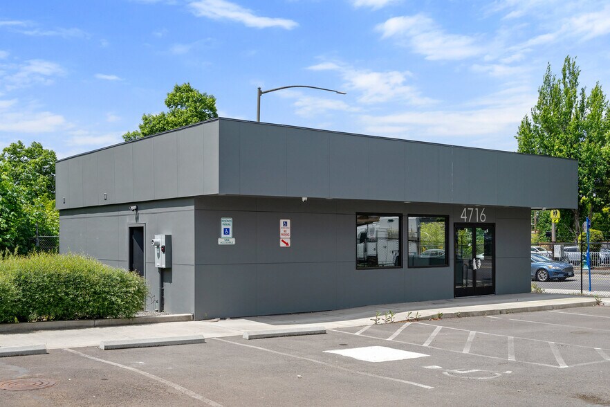 4716 SE Powell Blvd, Portland, OR à louer - Photo du bâtiment - Image 1 de 23