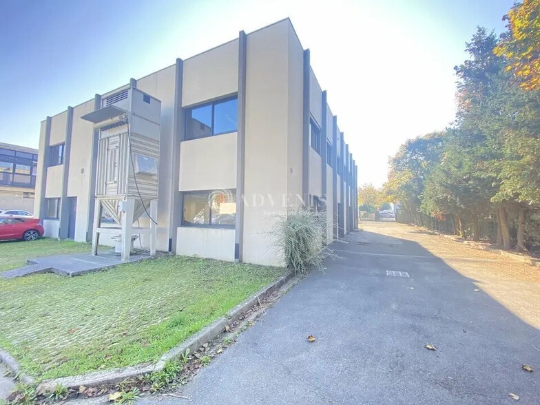 Flex in Lognes for lease - Building Photo - Image 2 of 12