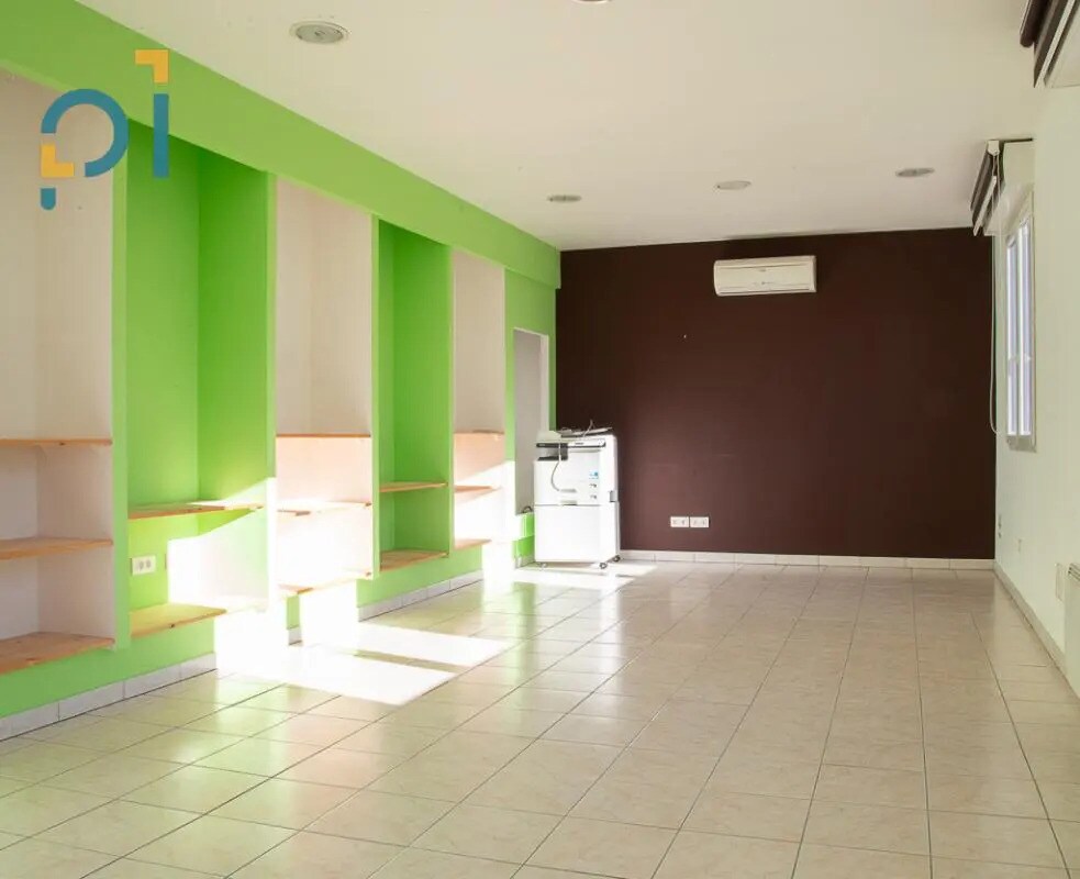 Commerce de détail dans Lambesc à louer Photo du bâtiment- Image 1 de 6