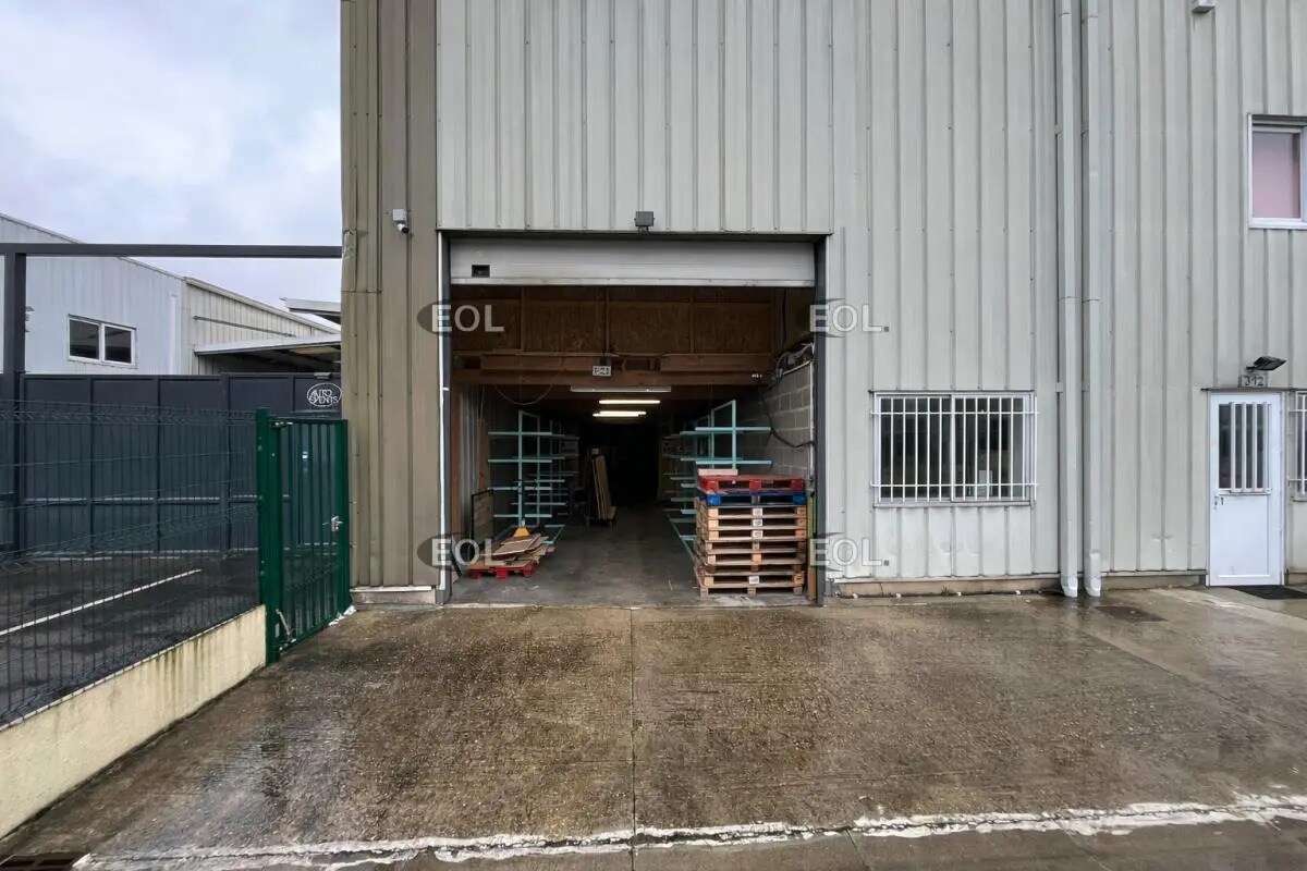 Flex in Épône for lease Building Photo- Image 1 of 10